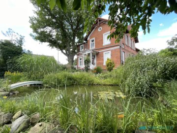 Charmantes Zweifamilienhaus mit idyllischem Gartenbereich!, 39606 Walsleben, Zweifamilienhaus