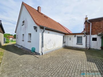 Dr. Lehner Immobilien NB – Solide Doppelhaushälfte in ruhiger Lage von Jatznick, 17309 Jatznick, Doppelhaushälfte